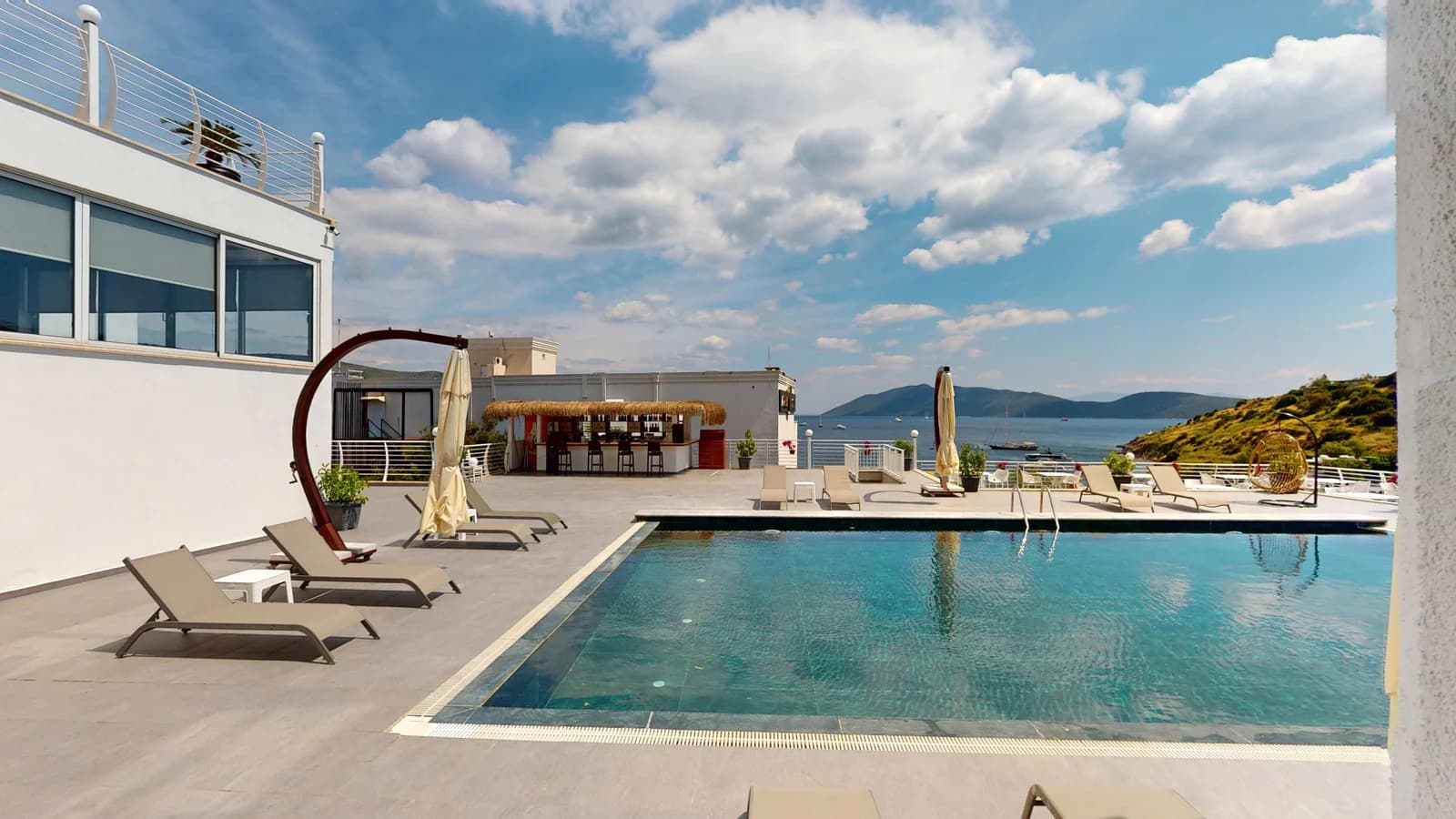 Casa Mare havuzu, açık terası ve deniz manzarası